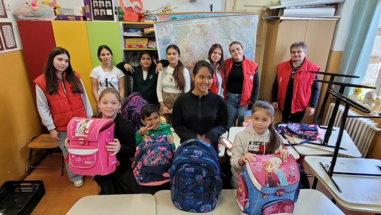 Tanszer-adományokat osztottunk