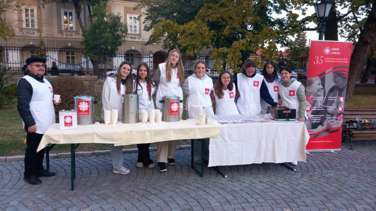 A szolidaritás mécsesei égtek a nagyváradi székesegyház előtti téren