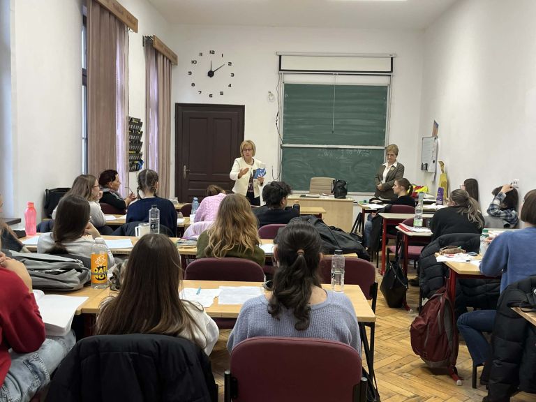 Segítsünk! Erőszakmentes világot szeretnénk!