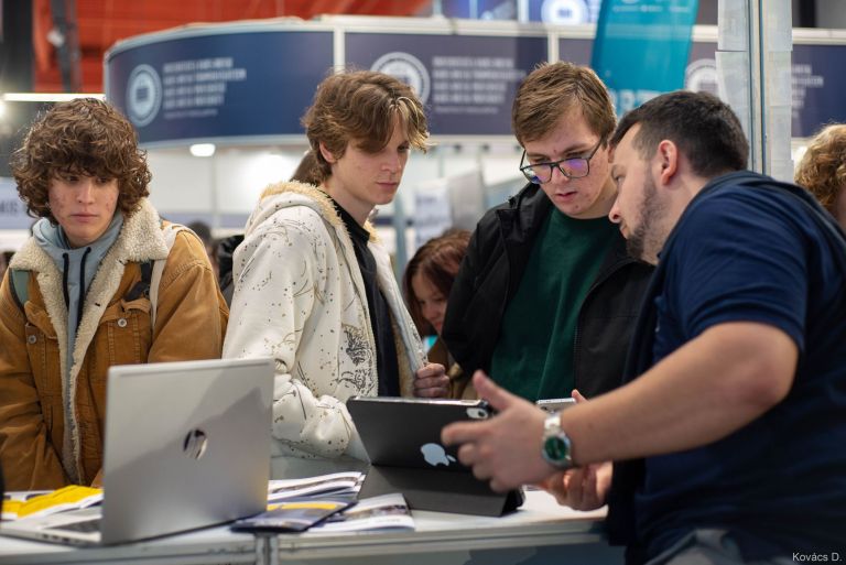 Egyetemi börzén a licisek