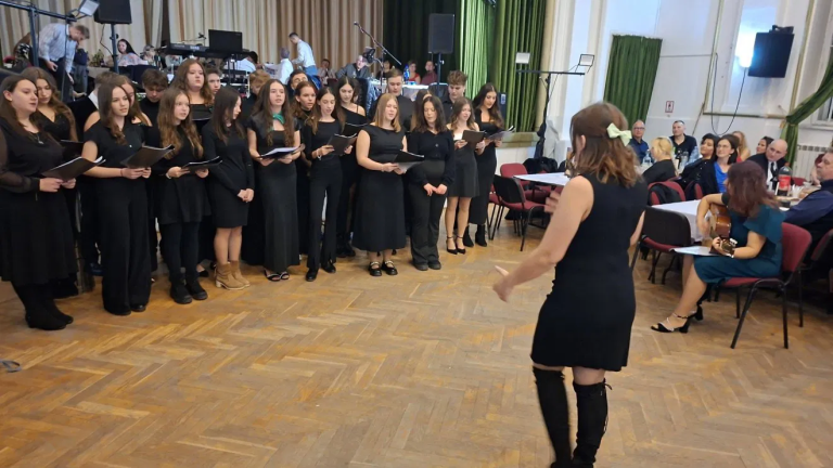 Jótékony céllal szervezett szülői bált a nagyváradi Ady Endre Elméleti Líceum